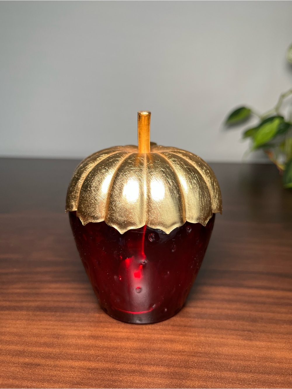 Ruby red glass strawberry jam jar with gold metal lid. 1970 - 70’s Avon - Picture 6 of 12